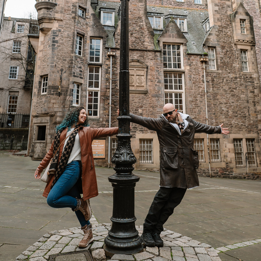 Visitors enjoying a fun Edinburgh vacation photography session in Edinburgh Old Town, Scotland